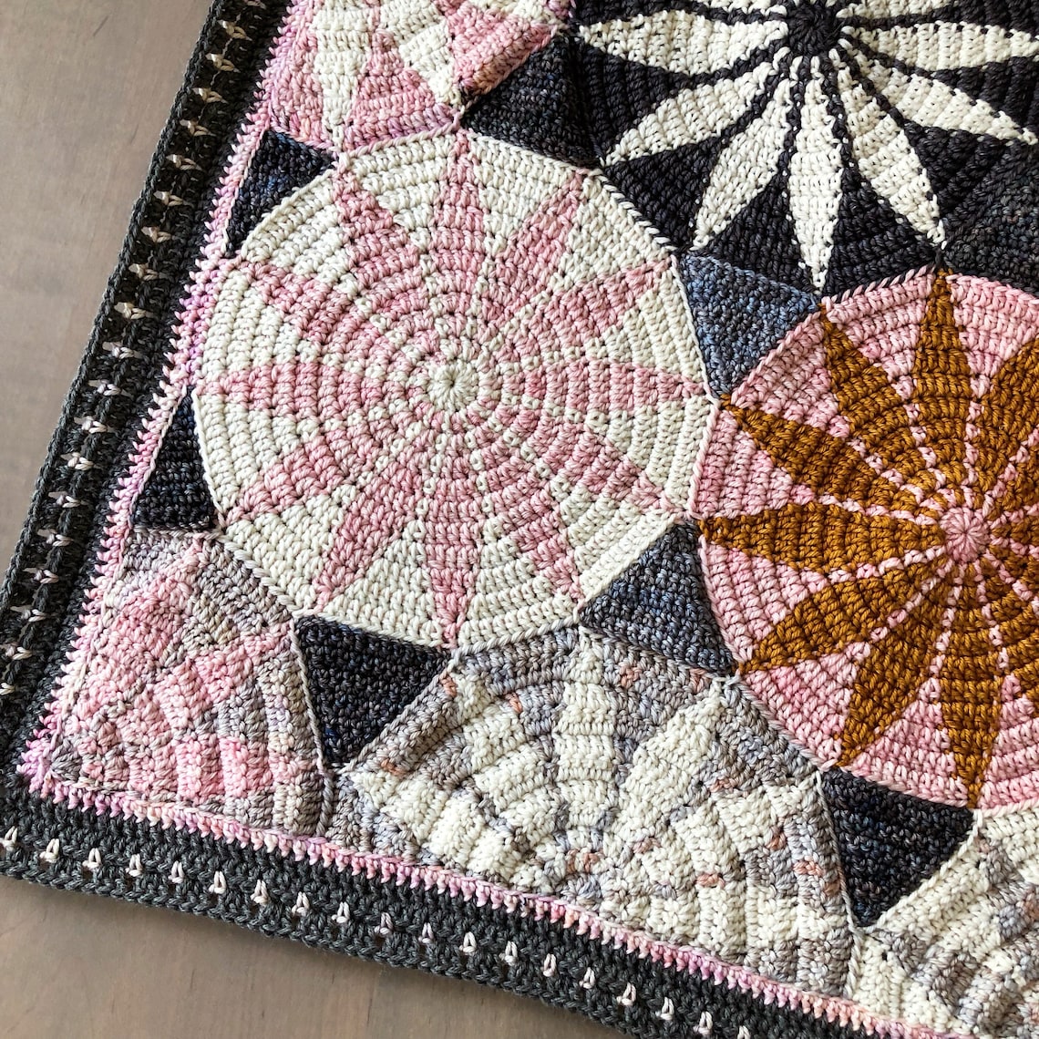 Crochet Blanket Pattern – Marguerite Flower Design
